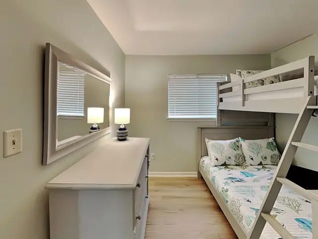 Bedroom at Fiddler’s Cove 10G